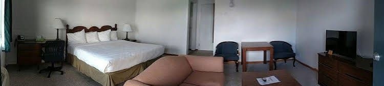 University Inn0