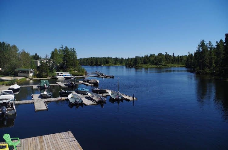 Dogtooth Lake Resort0