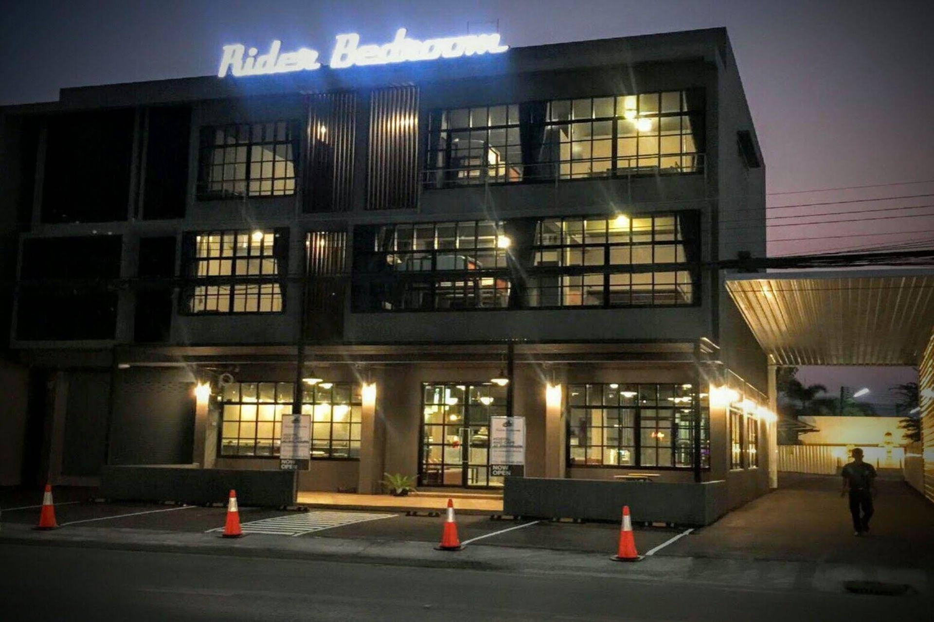 ไรเดอร์ ห้องนอน โฮสเทล แอนด์ คาเฟ่ (Rider Bedroom Hostel and Cafe)0