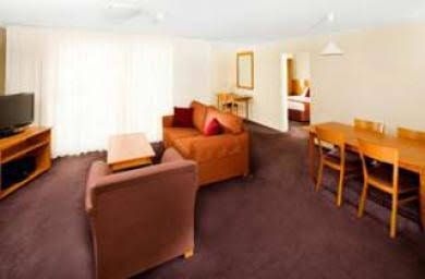 Saville Park Suites0