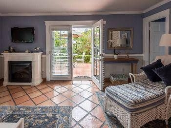 Kate Stanton Inn0