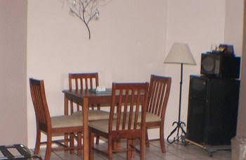 Sun Coast Inn0