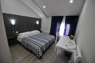 Rose Garden Hotel0