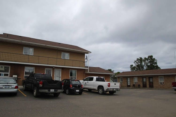 Lakehead Motel0