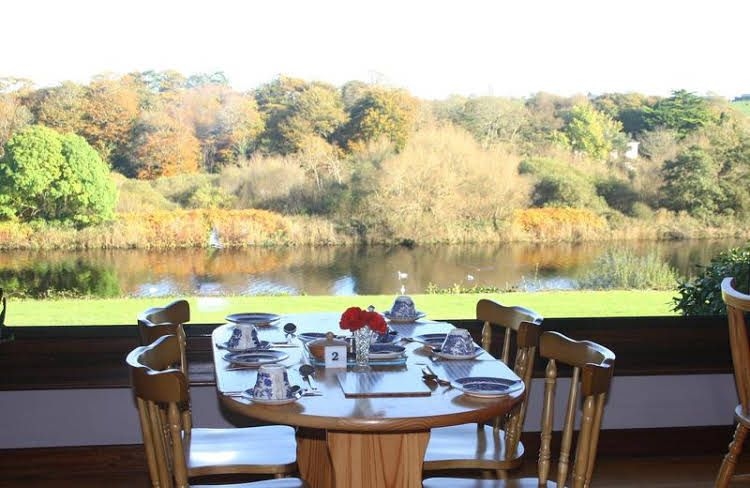 Riverside House0