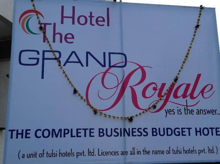 THE GRAND ROYALE0