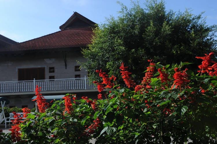 Monet Garden Villa0