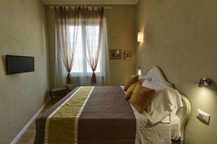 Florence Station Rooms0