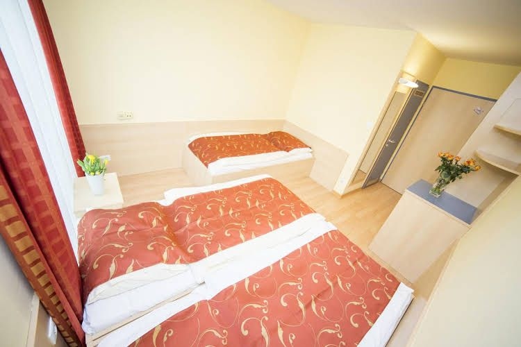 Westbahnhof Hostel One0