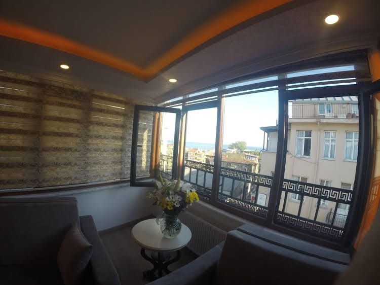 Golden Galley Suites0