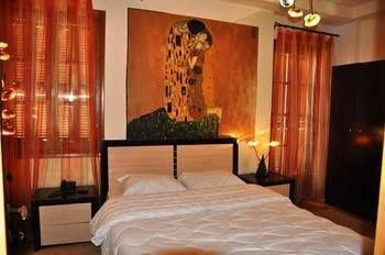 Nikolaos Pension0