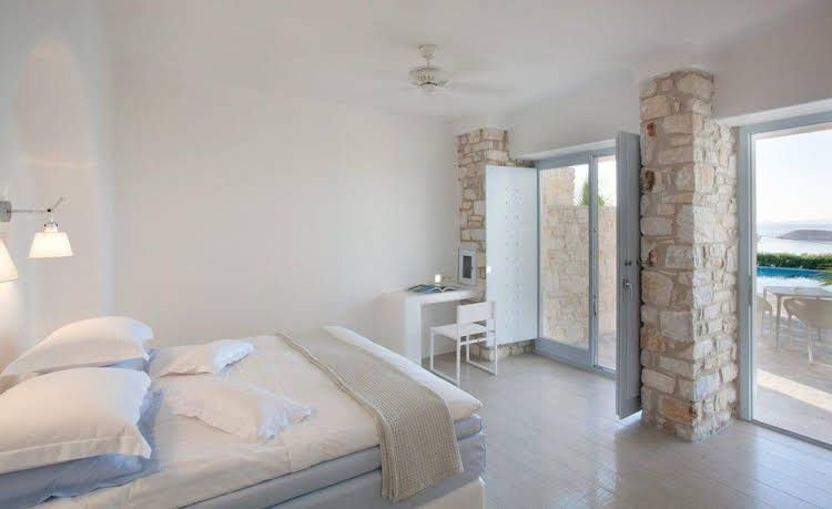 Calme Boutique Paros0