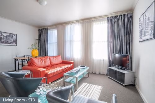 Clocktower Apartment Hotel (Carlton Clocktower Apartments)2