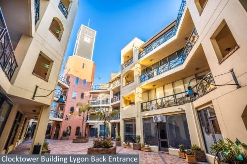 Clocktower Apartment Hotel (Carlton Clocktower Apartments)0
