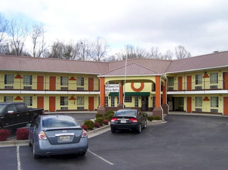Americas Best Value Inn and Suites0