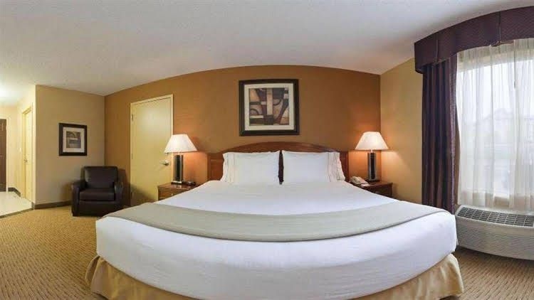 Ramada Edmonton West0