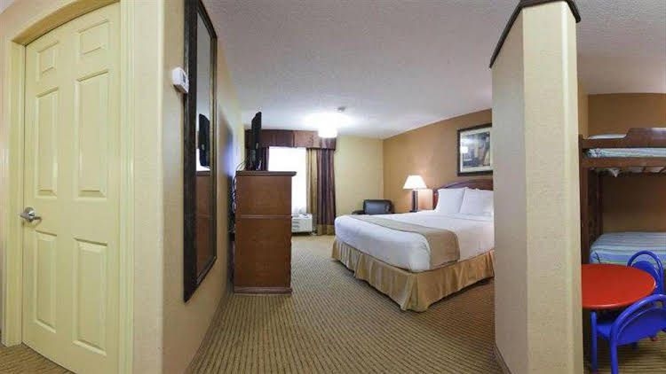 Ramada Edmonton West1