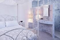 Orabel Suites Santorini0