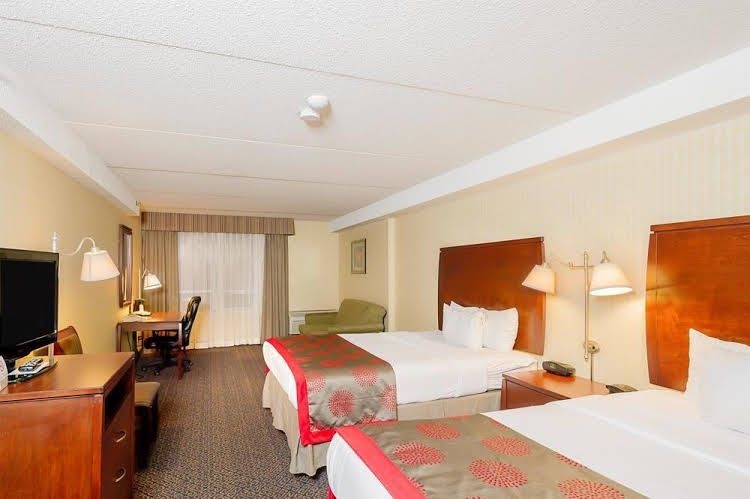 Ramada Niagara Falls by the River2
