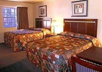 Rodeway Inn1