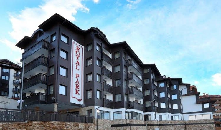 Royal Park Apartments0