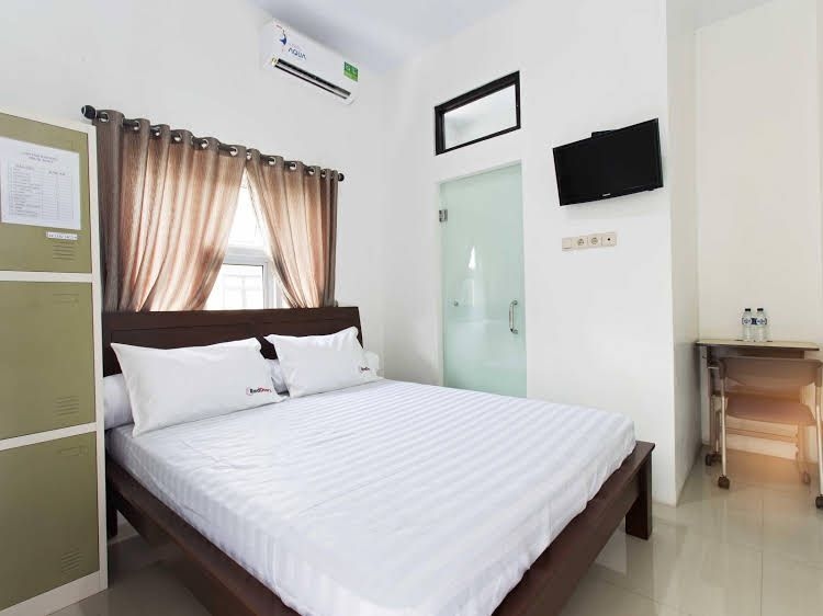 RedDoorz near Sudirman Station0