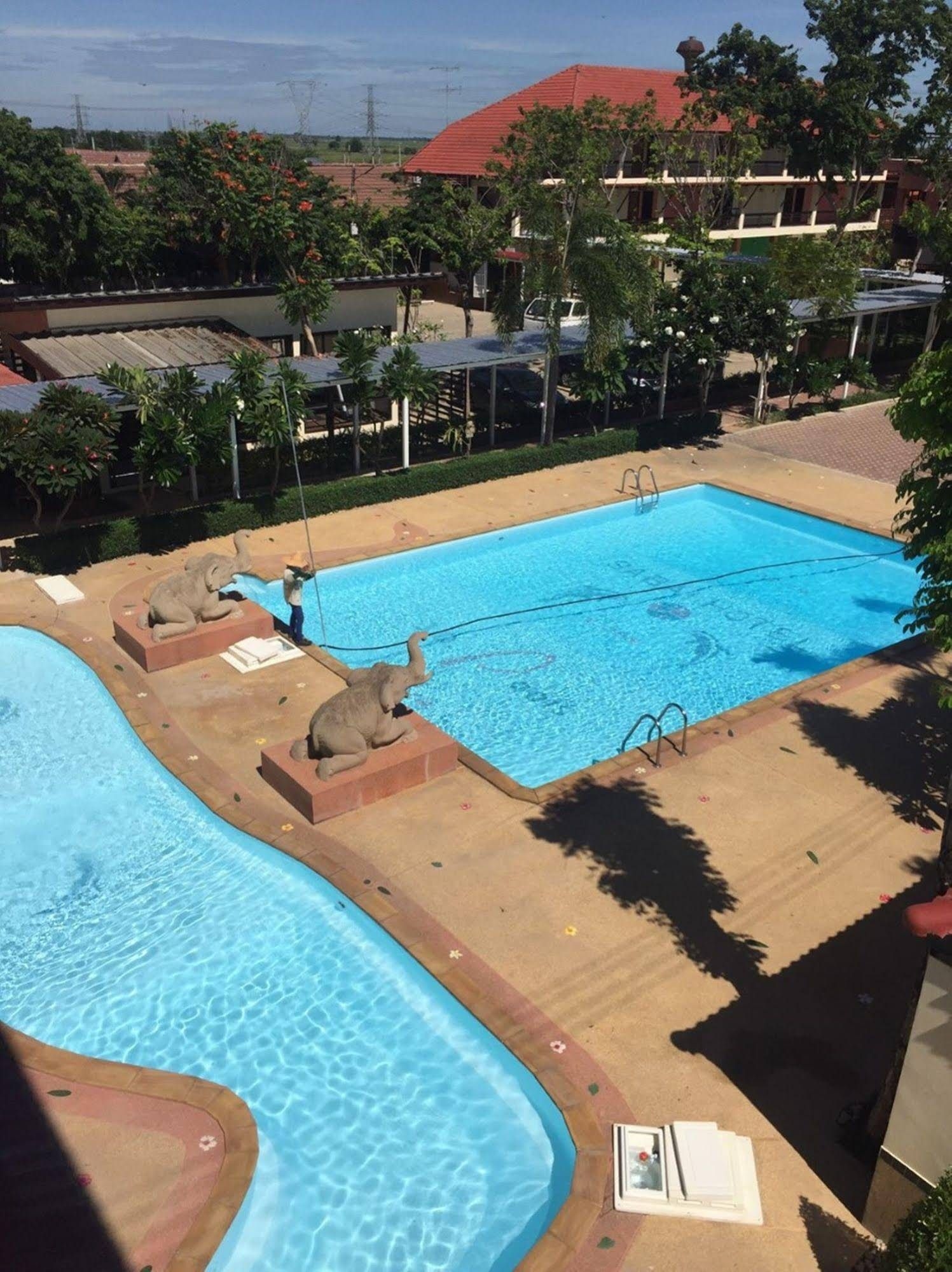 สบาย แอนด์ พลาซ่า (Sabai And Plaza)0