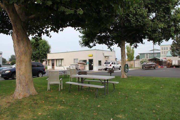 El Rancho Motel0