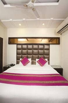 OYO Premium Paharganj0