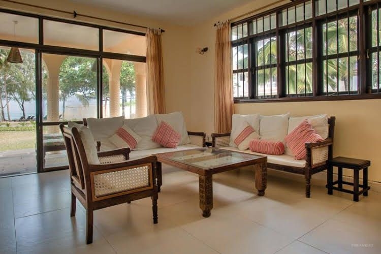 Bahari Dhow Beach Villas0