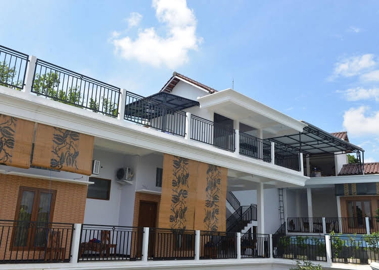 Malang Hill Gallery and Homestay1