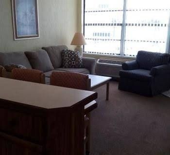 Holiday Shores Beach Club0