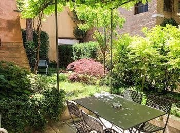 Palazzetto Muti0