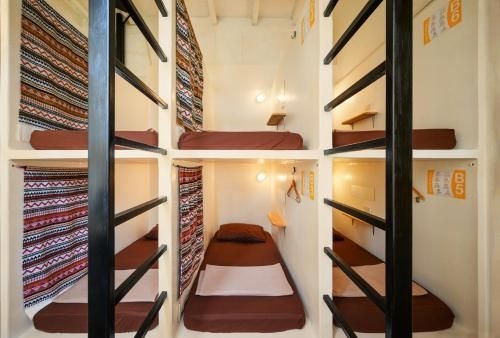 Warm White Hostel0