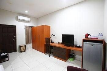 RedDoorz @ Menteng0