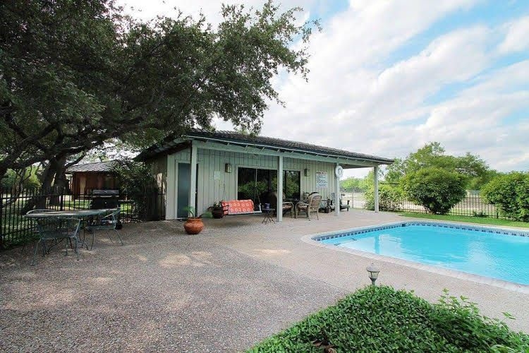 Live Oaks Bed and Breakfast0