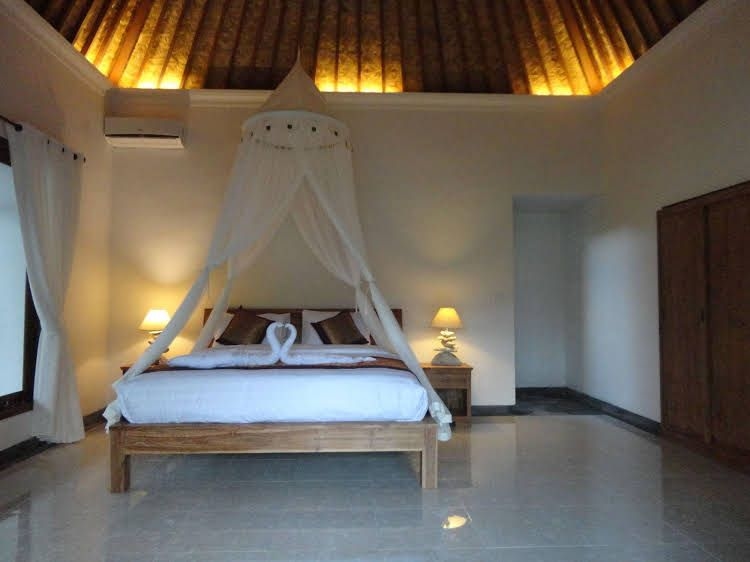 Nyir Cottage0