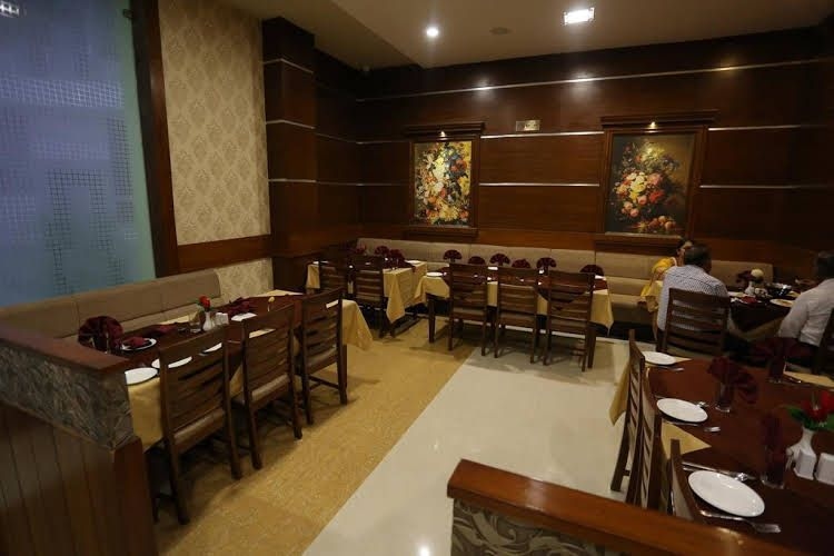 Paras Inn0