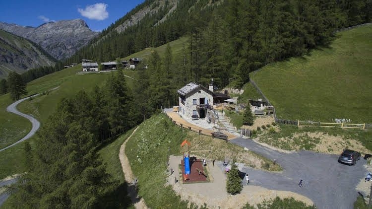 Chalet Charm0