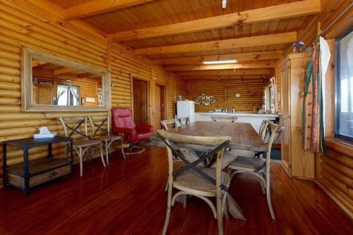 Cloudy Bay Cabin2