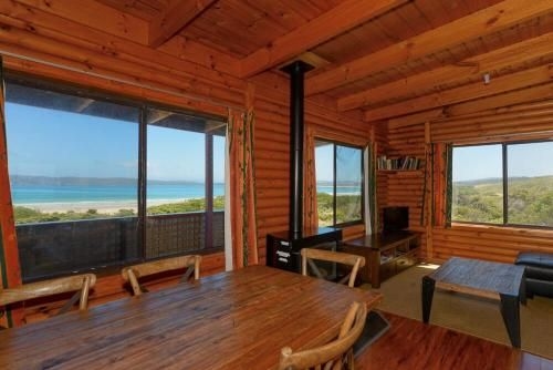 Cloudy Bay Cabin3
