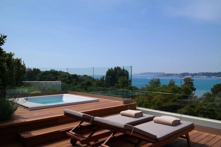 Somewhere Vouliagmeni0