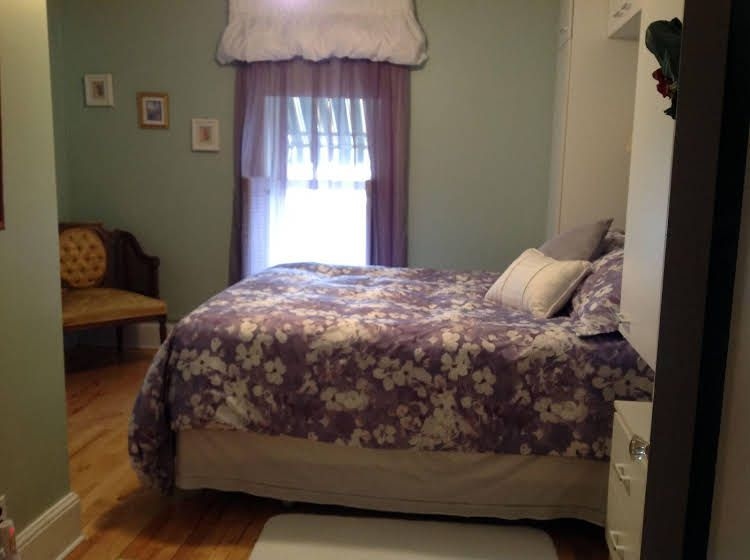 Maple Tourist Home Bed and Breakfast0