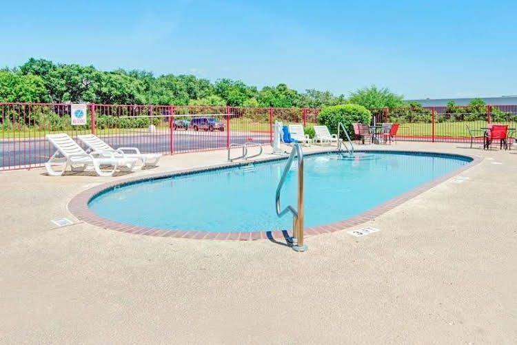 Red Roof Inn and Suites San Antonio Fiesta Park0