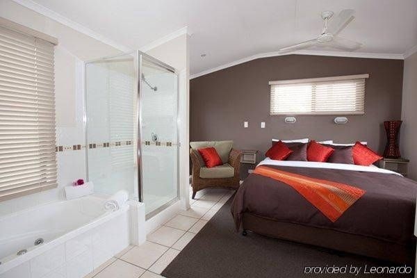 Fraser Lodge Resort0
