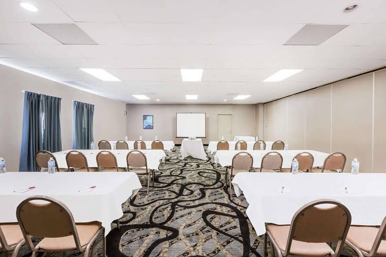 Ramada Ankeny0