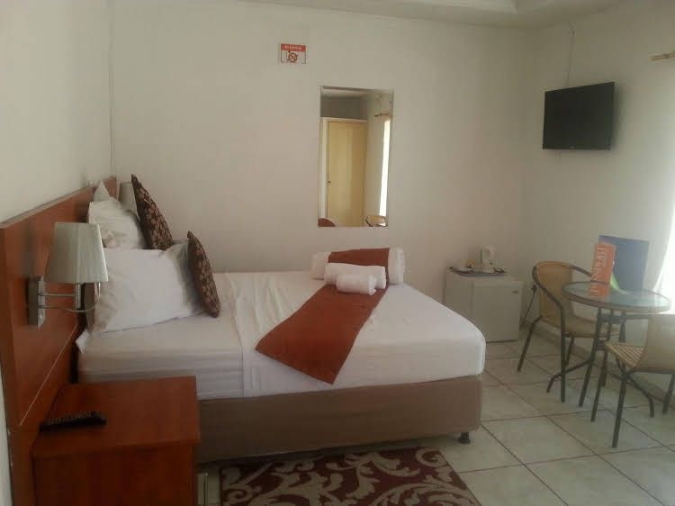 Broadhurst Inn0