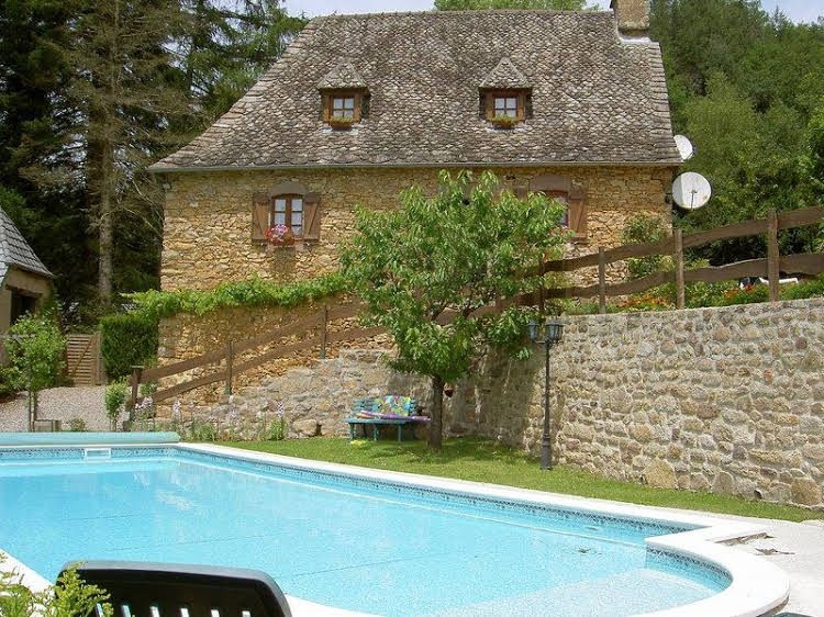 Tres Peuch0