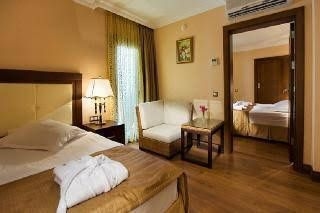 Latanya Park Resort0