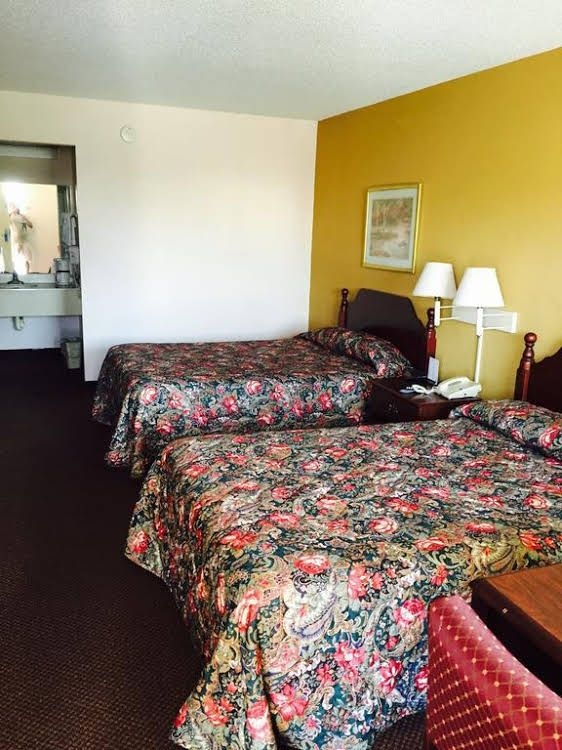 Executive Inn0